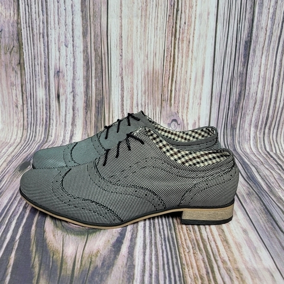 Zapato Black and White Microdot Wingtip Oxfords - Picture 11 of 11